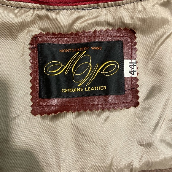 Montgomery Ward
Vintage brown/red leather coat
44L - Picture 3 of 14